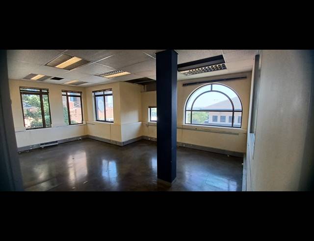 389M² OFFICE TO LET IN HYDE PARK